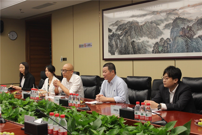 南洋商業(yè)銀行總行與泰豐地產(chǎn)舉行戰(zhàn)略合作授牌儀式3.jpg 南洋商業(yè)銀行總行與泰豐地產(chǎn)舉行戰(zhàn)略合作授牌儀式3.jpg